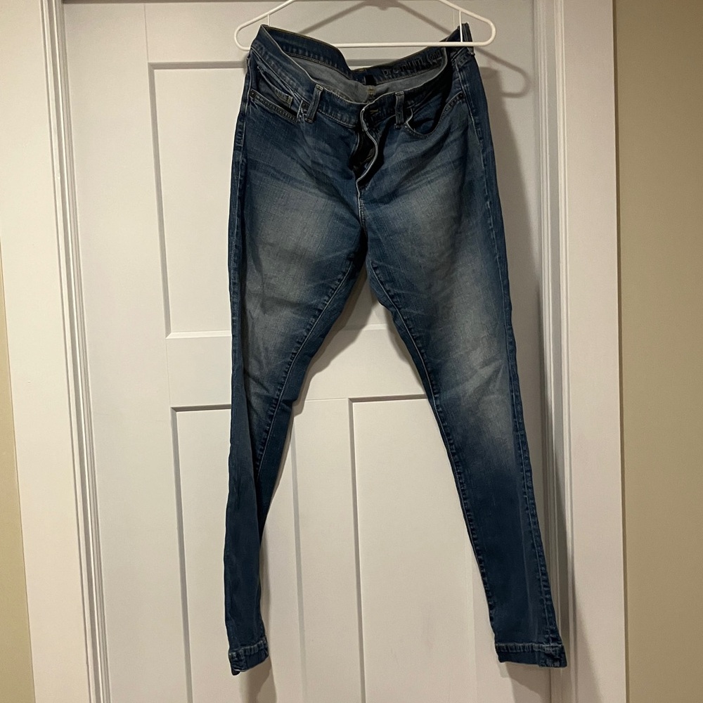 GAP women’s  Blue Jeans - premium long and lean